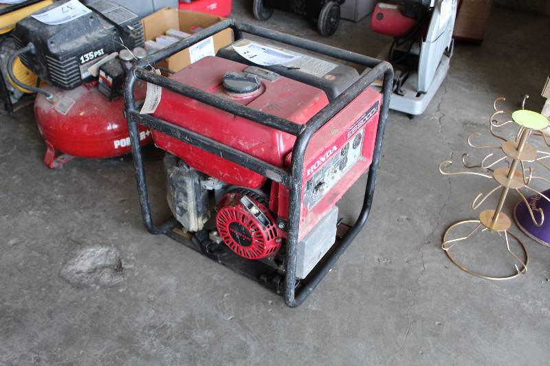 lot 34 image: Honda EB3000c Cycloconverter Gasoline Generator
