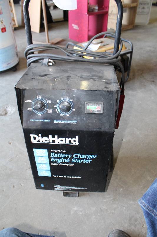 lot 36 image: Diehard 25050152A Manual Battery Charger Engine Starter