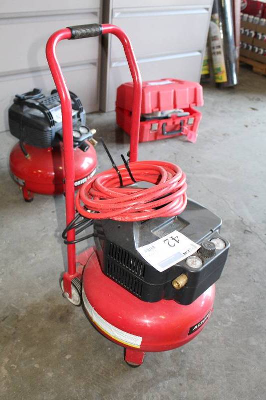 lot 42 image: Alton 6-Gallon Portable Air Compressor