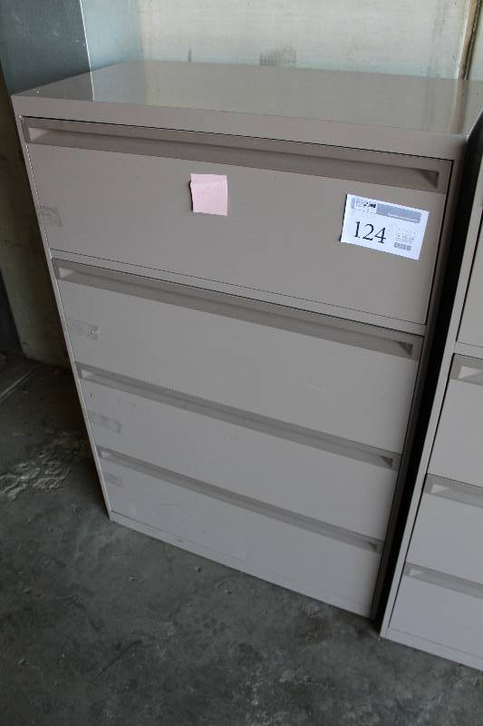 lot 124 image: 4-Drawer Metal Lateral File Cabinet
