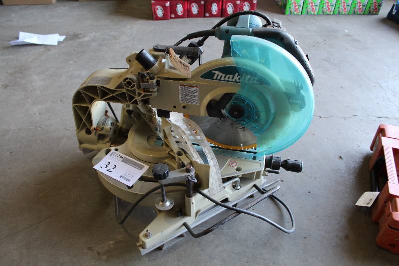 lot 32 image: Makita 12in. Chop Saw