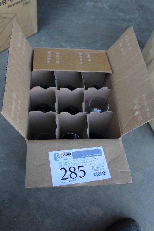 lot 285 image: Box Lot of (16) Glassware - Pendleton Whiskey, Saint Bernards, Hpont, Assorted