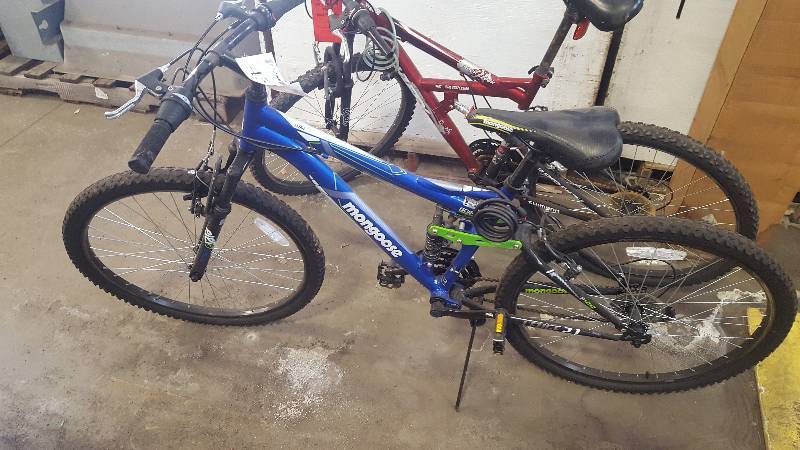 lot 451 image: Mongoose Ledge 2.1 21-Speed Mountain Bike with Blue 16in. Frame, 225in. Wheel