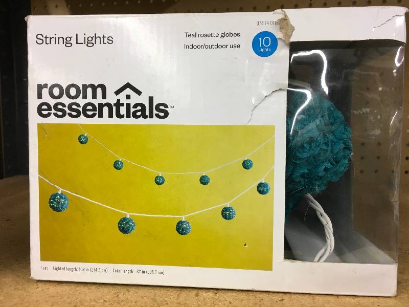 lot 271 image: ROOM ESSENTIALS STRING LIGHTS, RETAIL $14.99