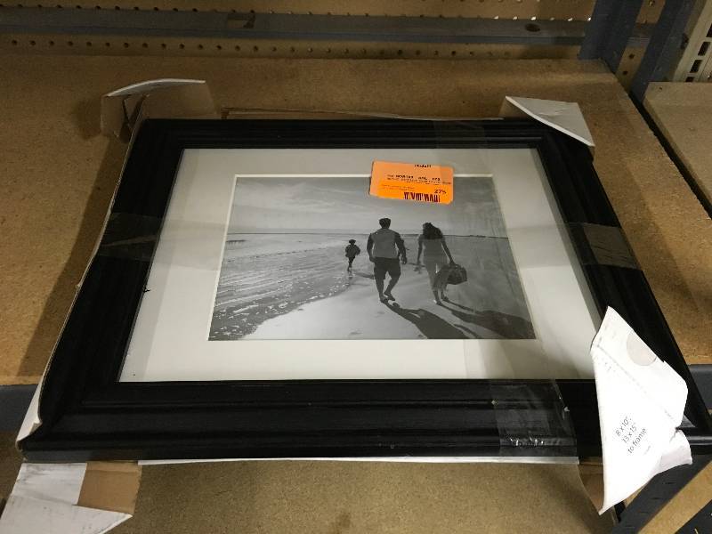lot 275 image: 13X15 FRAME, MATTED FOR 8X10 PICTURE, RETAIL $24.99