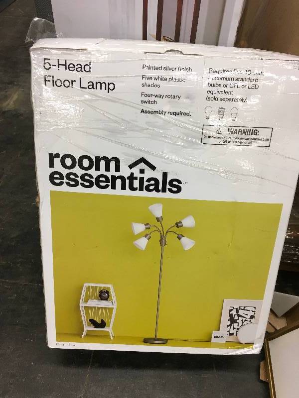 lot 307 image: 5 HEAD FLOOR LAMP
