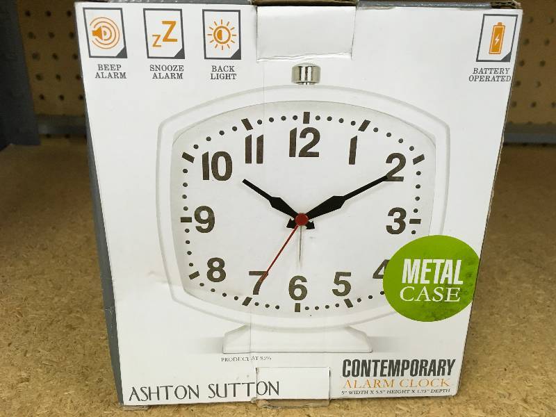 lot 310 image: METAL CASE ALARM CLOCK