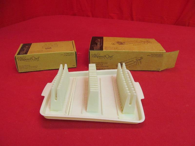 lot 47 image: pampered chef decorator tubes, bacon maker