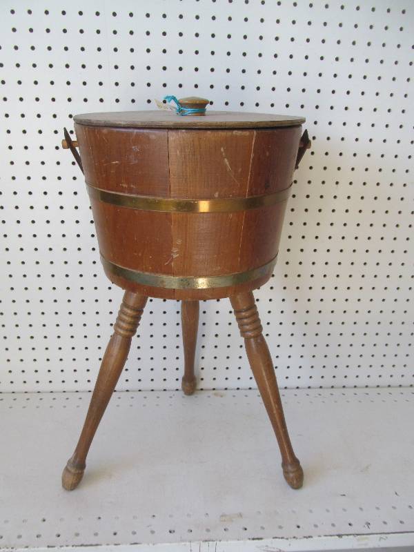 lot 77 image: vintage sewing box