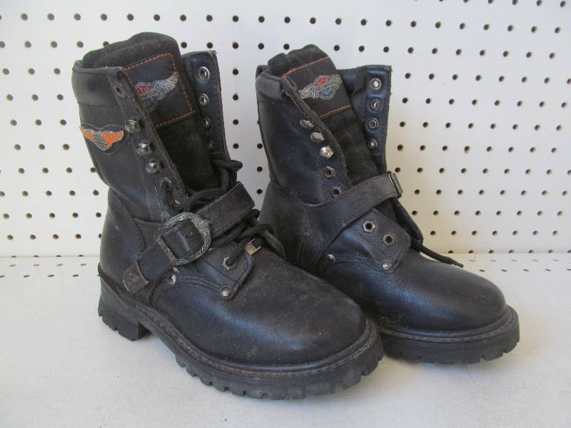 lot 89 image: Harley Davidson boots