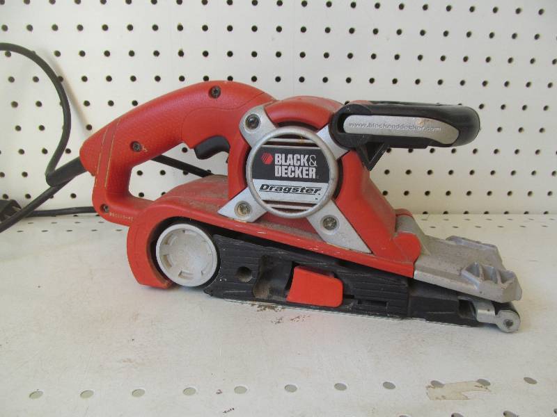 lot 94 image: Black N decker belt sander