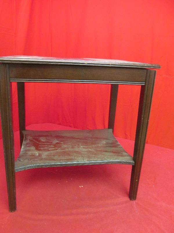lot 123 image: table lamp