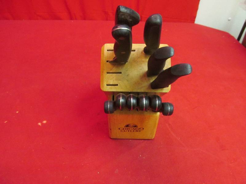 lot 129 image: kitchen knife set