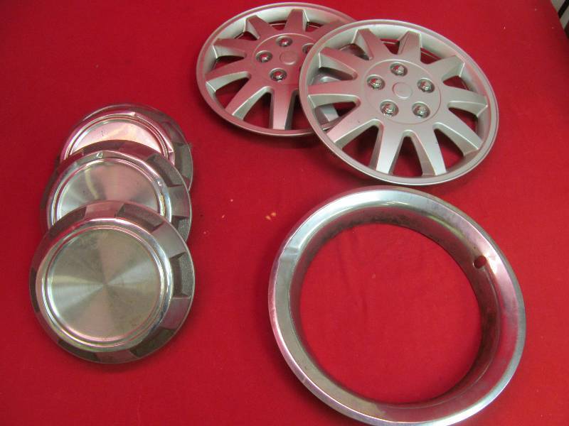 lot 149 image: hubcaps