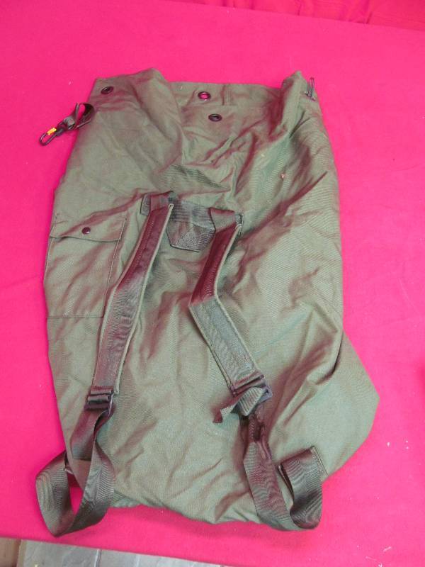 lot 158 image: duffle bag