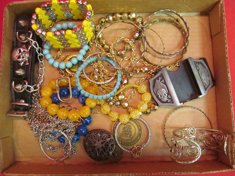 lot 164 image: jewelry