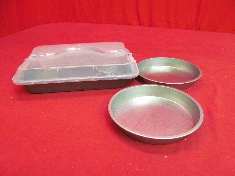 lot 182 image: baking pans