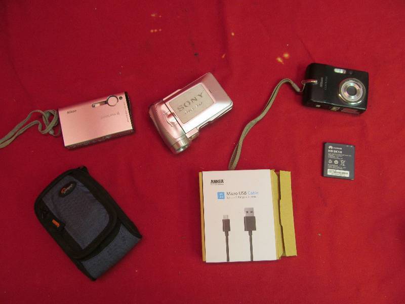 lot 185 image: cameras