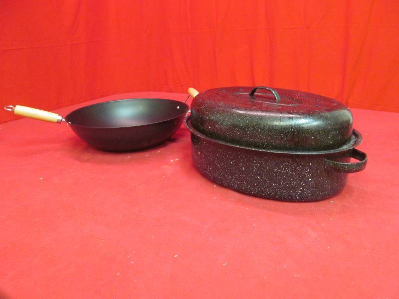 lot 195 image: wok, roaster