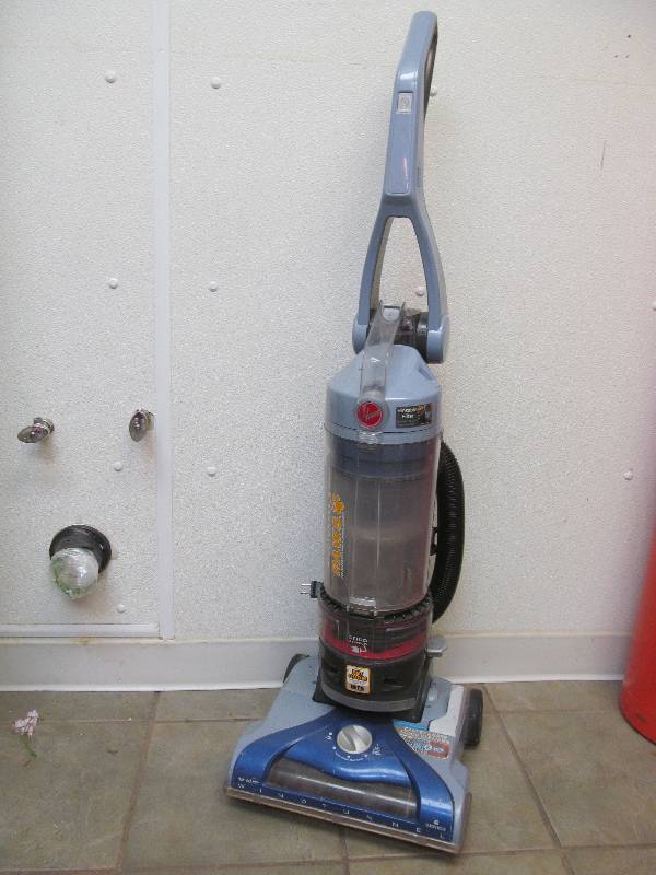lot 199 image: Hoover wind Tunnel vacuum