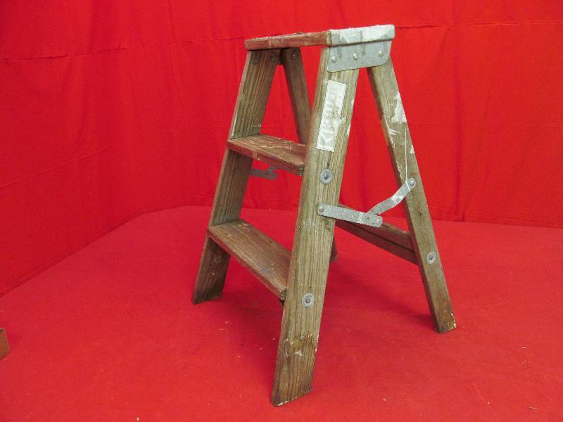 lot 201 image: Keller ladder