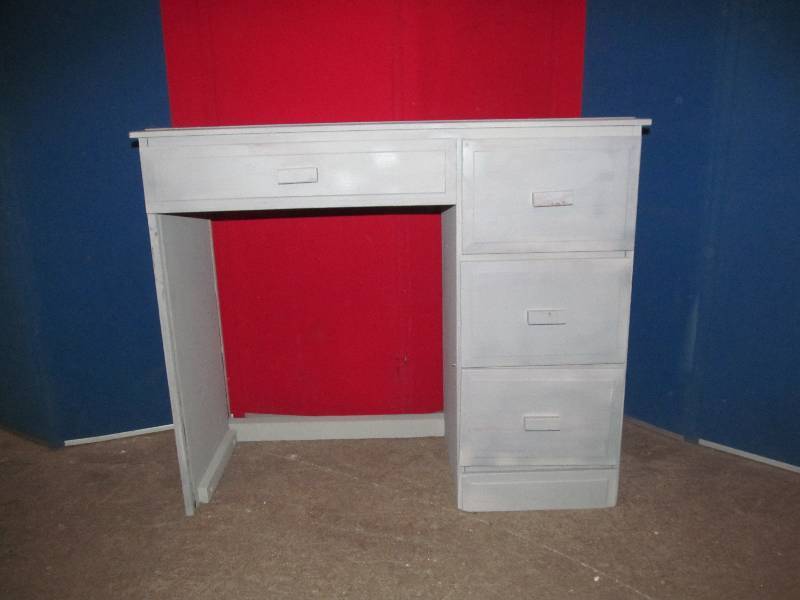 lot 224 image: desk