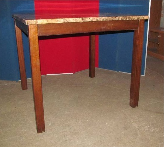lot 226 image: table