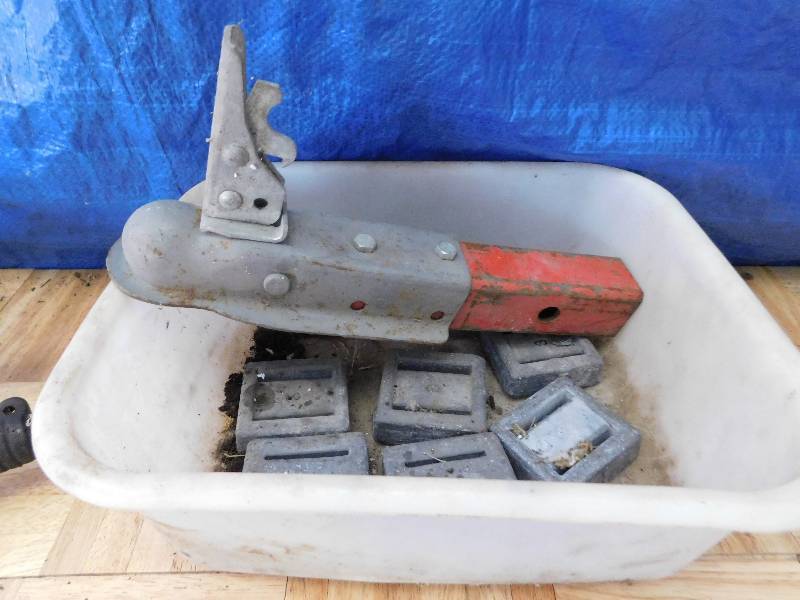 lot 248 image: HITCH AND WEIGHTS
