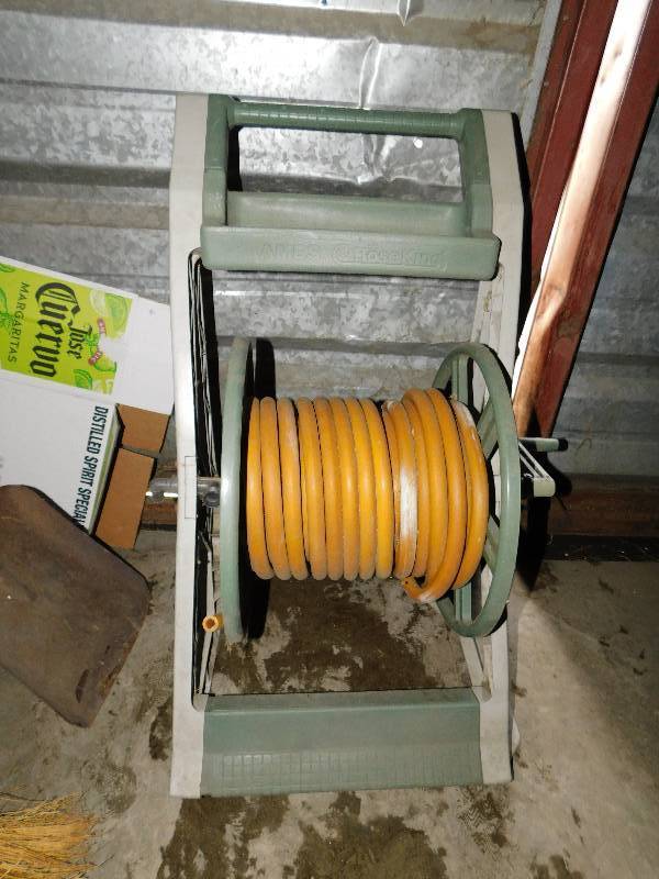 lot 256 image: GARDEN HOSE AND REEL