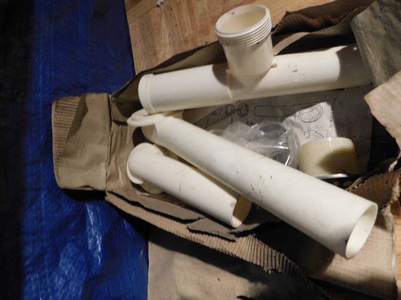 lot 286 image: PLUMBING SUPPLIES