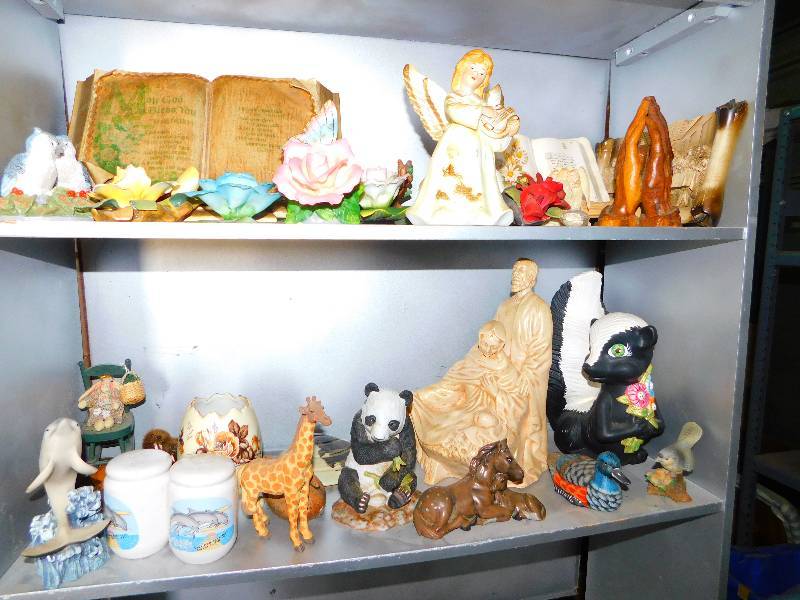 lot 330 image: LOTS OF FIGURINES