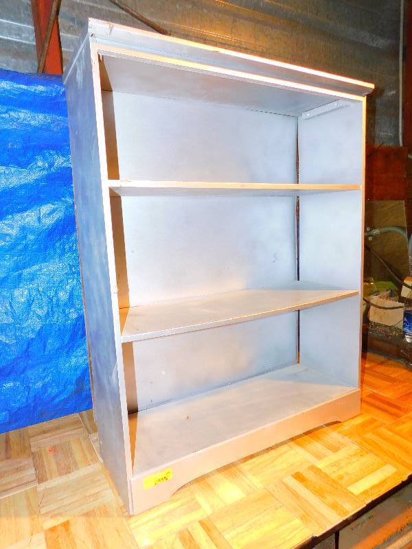 lot 335 image: SMALL BOOKSHELF