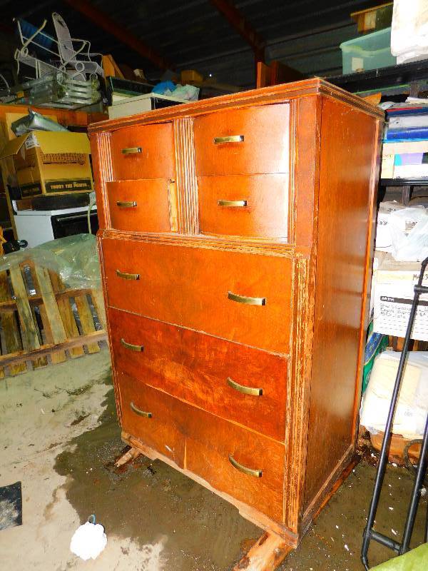 lot 333 image: VINTAGE  ANTIQUE CHEST OF DRAWERS
