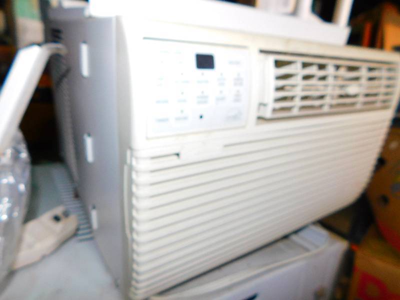 lot 341 image: SEARS WINDOW AC UNIT-&nbspTAKE TIME TO PREVIEWINSPECT WE ARE NOT SURE OF WORKINGRUNNING CONDITION FOR THIS ITEM.&nbspSOLD AS IS WHERE IS