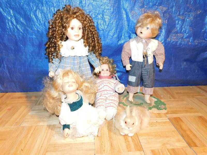 lot 343 image: OLDER DOLLS