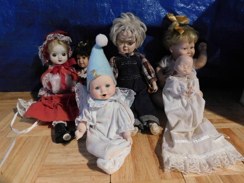 lot 348 image: COLLECTIBLE DOLLS
