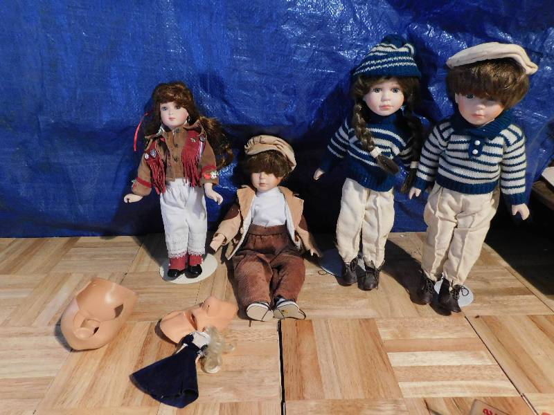 lot 350 image: COLLECTIBLE DOLLS