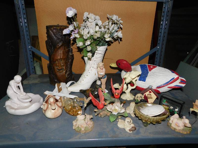 lot 372 image: HOUSEHOLD DECOR ITEMS, BIRD FIGURINES AND MORE