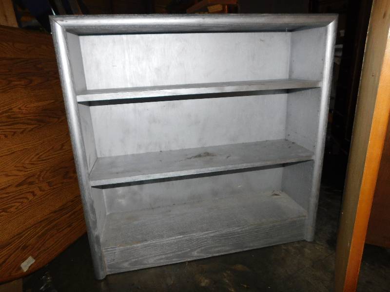 lot 381 image: SMALL BOOKSHELF