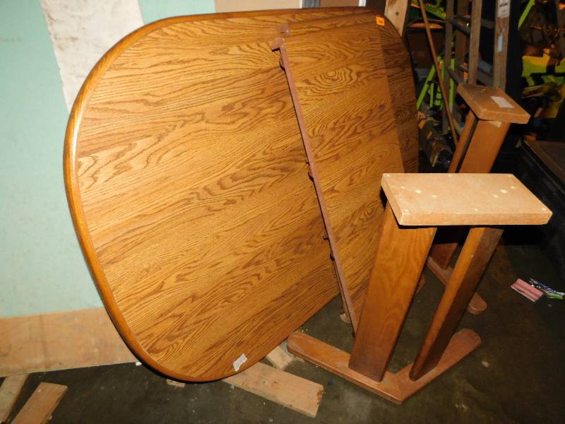 lot 382 image: DINING ROOM TABLE, HAS TWO LEAVES