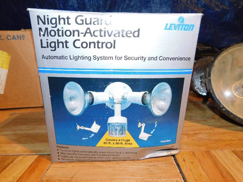 lot 388 image: NIGHT GUARD MOTION ACTIVATED LIGHT, HEAD LAMPS AND GROW LIGHTS