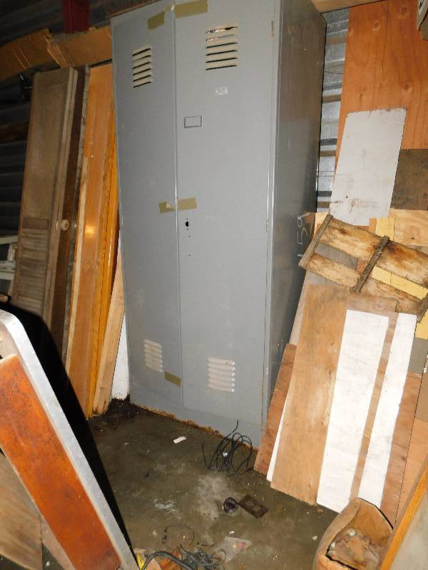 lot 398 image: METAL CABINET, CONTENTS NOT INCLUDED