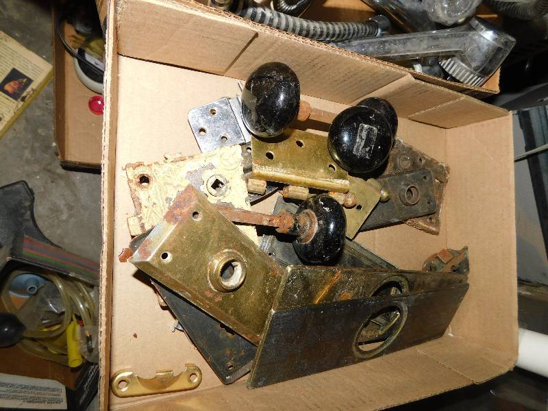 lot 403 image: VINTAGE  ANTIQUE DOOR HARDWARE