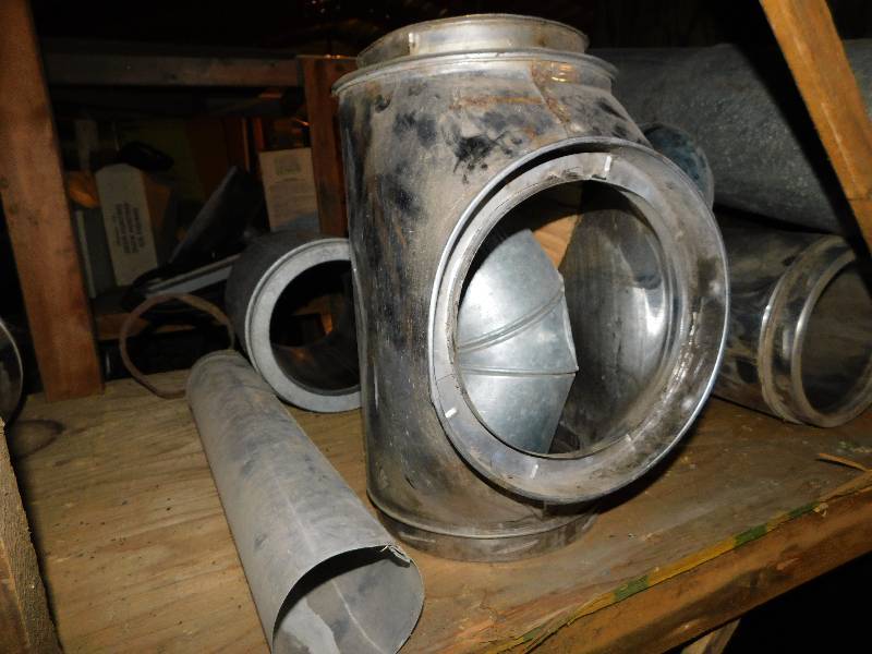 lot 404 image: STOVE PIPE PIECES