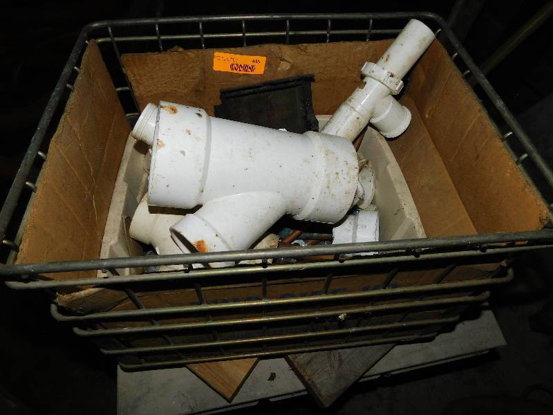 lot 435 image: BOX OF MISC PLUMBING FITTINGS, SCRAP