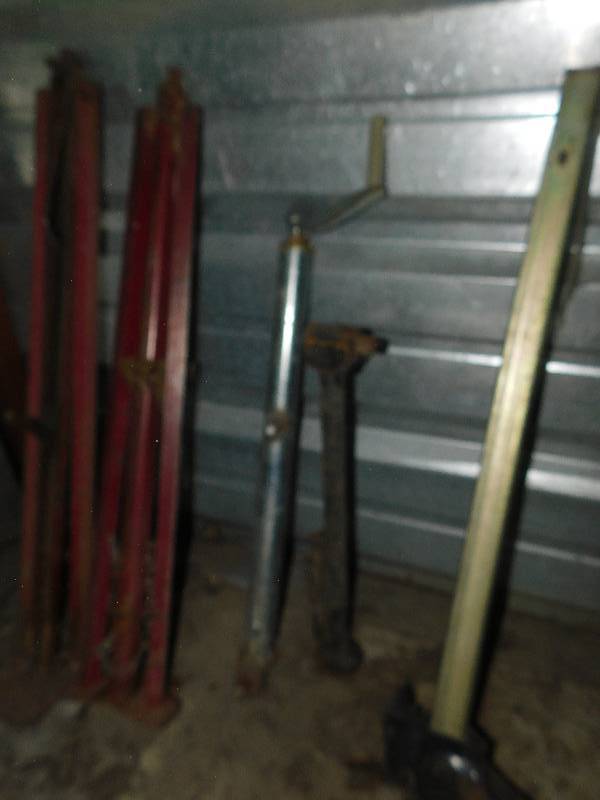 lot 436 image: TRIPOD STANDS AND JACK