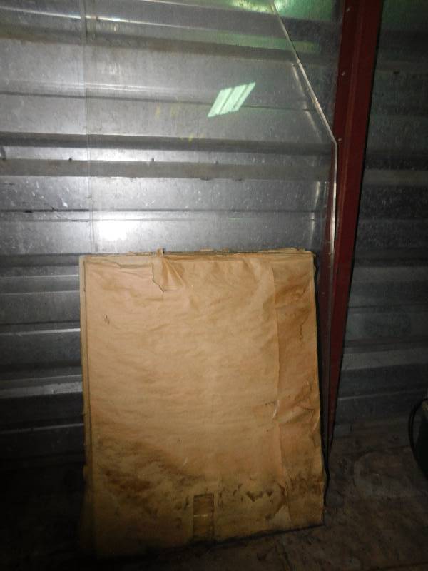 lot 437 image: WINDOW GLASS