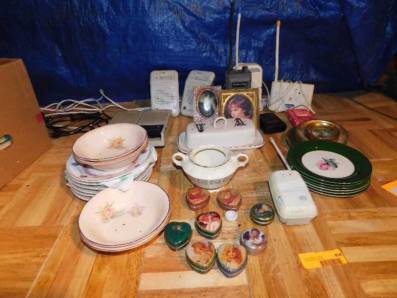 lot 454 image: MISC HOUSEHOLD ITEMS