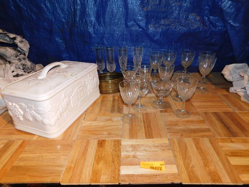 lot 460 image: GLASSWARE