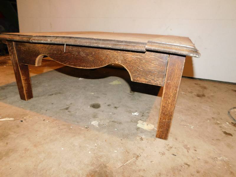 lot 462 image: SMALL SIDE TABLE  29.5 X 29.5 X 12 TALL